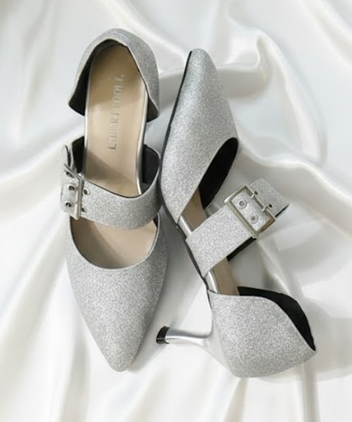 LibertyDoll（リバティードール）の「ポインテッドトゥセパレートバックルパンプス（パンプス・レディース・アイボリー/ブラック系その他/ブラック/ベージュ/シルバー/ブラック系1/シルバー系1/ゴールド系1・LL/M/L/S/SS/3L）」の7枚目の写真