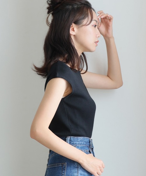 ElegChic(エレグシック)の「ボートネックフレンチスリーブサマーニット(ニット/セーター・レディース・ブラック/グレイッシュベージュ/ブルー/オフホワイト・XL/4L/M)」の6枚目の写真
