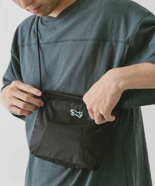 PENNEYS(ぺニーズ)の「『別注』PENNEYS×DOORS THE FOX SACOCHE(ショルダーバッグ・メンズ・ベージュ/ブラック/カーキ・-)」の2枚目の写真