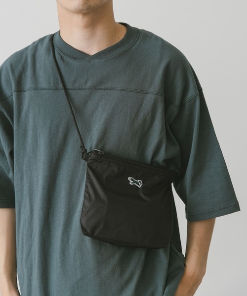 PENNEYS(ぺニーズ)の「『別注』PENNEYS×DOORS THE FOX SACOCHE(ショルダーバッグ・メンズ・ベージュ/ブラック/カーキ・-)」の5枚目の写真