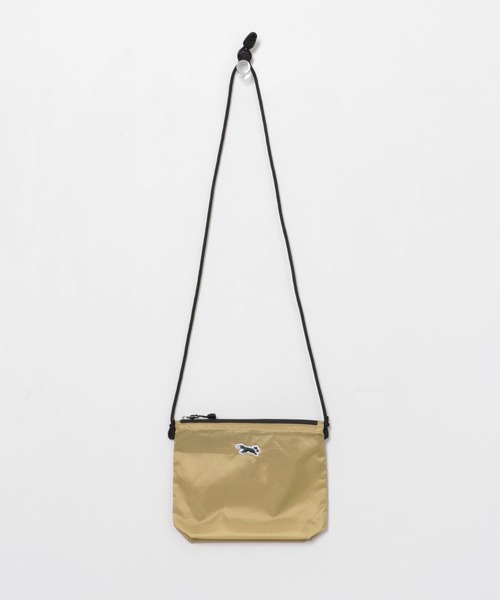 PENNEYS(ぺニーズ)の「『別注』PENNEYS×DOORS THE FOX SACOCHE(ショルダーバッグ・メンズ・ベージュ/ブラック/カーキ・-)」の8枚目の写真