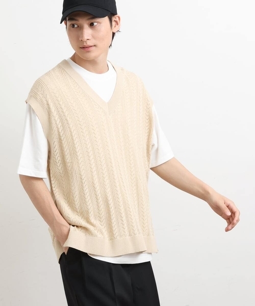 a.v.v（アーヴェヴェ）の「【洗濯機で洗える/2SET】透かし編ニットベスト（レイヤードカットソー付き）（ベスト・メンズ・オレンジ/アイボリー/チャコールグレー・46/44/48/50）」の2枚目の写真