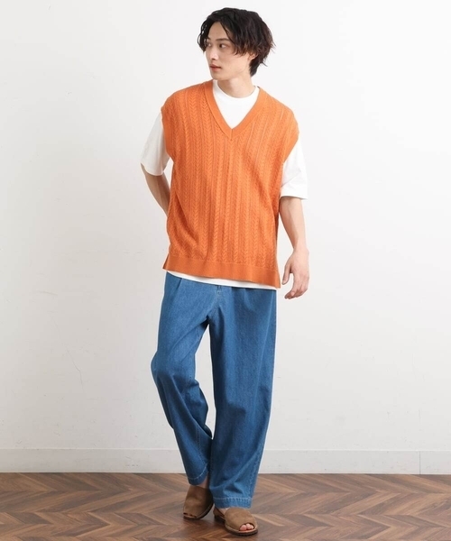 a.v.v（アーヴェヴェ）の「【洗濯機で洗える/2SET】透かし編ニットベスト（レイヤードカットソー付き）（ベスト・メンズ・オレンジ/アイボリー/チャコールグレー・46/44/48/50）」の4枚目の写真