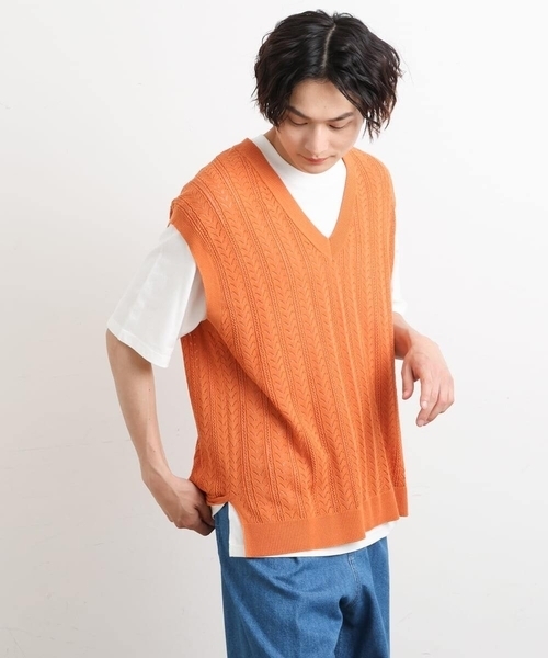 a.v.v（アーヴェヴェ）の「【洗濯機で洗える/2SET】透かし編ニットベスト（レイヤードカットソー付き）（ベスト・メンズ・オレンジ/アイボリー/チャコールグレー・46/44/48/50）」の5枚目の写真