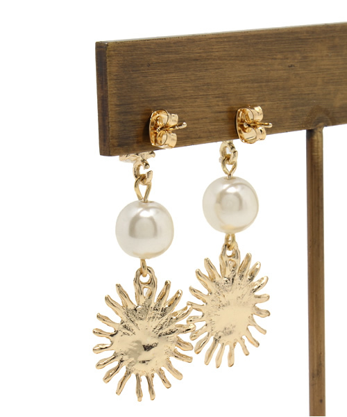 EVRIS（エヴリス）の「サニーパールピアス（ピアス（両耳用）・レディース・ゴールド・FREE）」の3枚目の写真