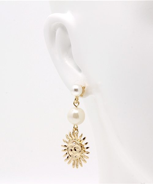 EVRIS（エヴリス）の「サニーパールピアス（ピアス（両耳用）・レディース・ゴールド・FREE）」の4枚目の写真