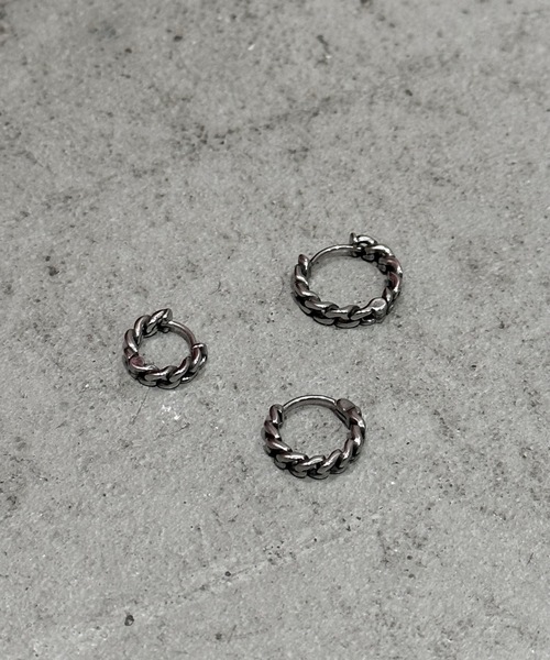 Never mind the XU / Chikashitsu+（ネバーマインド ザ エックスユー / チカシツプラス）の「【nmtc+】design pierced earring / 【エヌエムティーシープラス】デザインフープピアスシルバーピアス（ピアス（片耳用）・メンズ・シルバー・S/M/L）」の4枚目の写真