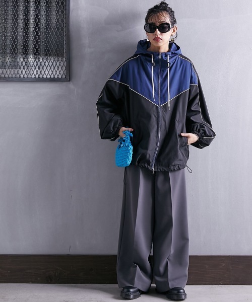 GEVS.（ジェイヴィス）の「＜大きいサイズ＞ リラックスワイドパンツ GEVS.（スラックス・レディース・チャコール/レッド・L/LL/3L/4L/5L）」の4枚目の写真