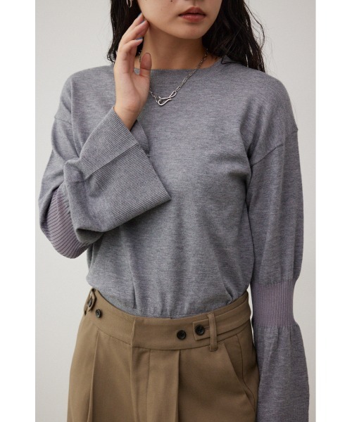 AZUL by moussy（アズールバイマウジー）の「キャンディースリーブニットトップス（ニット/セーター・レディース・グレー/アイボリー/ブラック・SMALL/MEDIUM）」の3枚目の写真