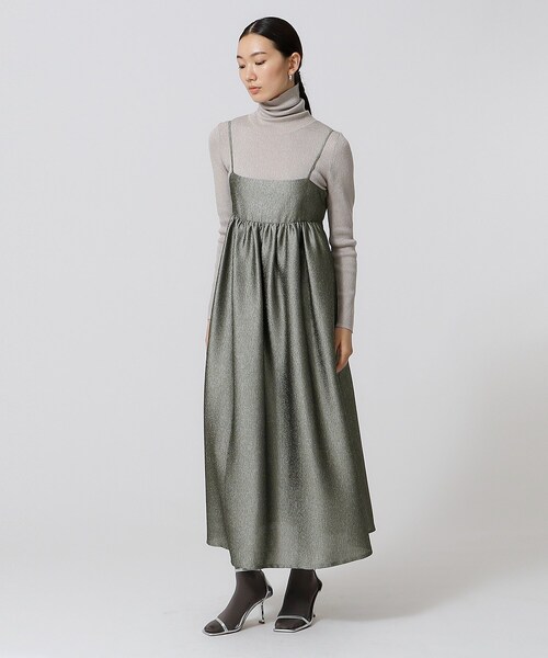 GALLEST（ギャレスト）の「メタリックキャミワンピース（ワンピース・レディース・ダークグレー/サンドベージュ・38）」の2枚目の写真