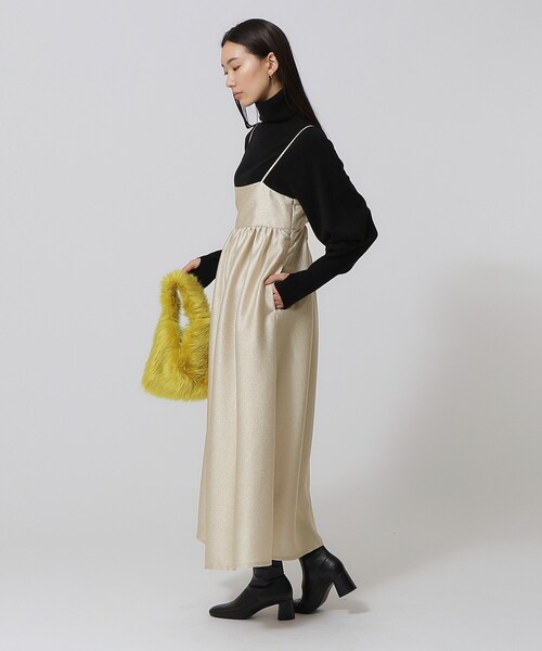 GALLEST（ギャレスト）の「メタリックキャミワンピース（ワンピース・レディース・ダークグレー/サンドベージュ・38）」の8枚目の写真