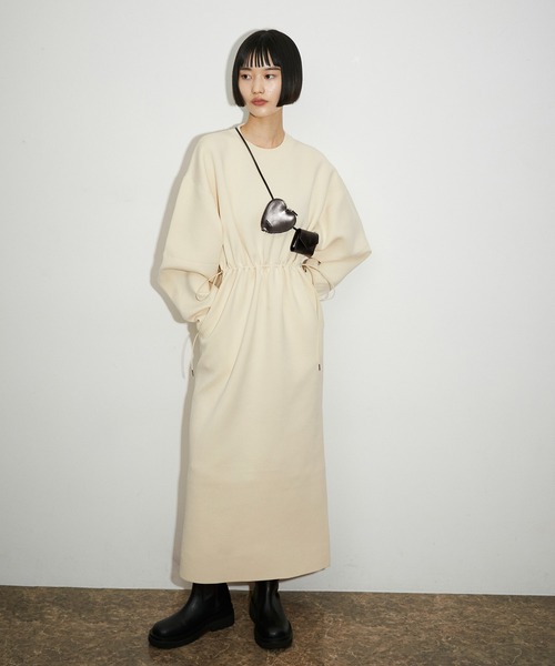 ADAM ET ROPE'（アダムエロペ）の「フォルムニットワンピース（ワンピース・レディース・ブラック/オフホワイト/グレー・FREE）」の4枚目の写真