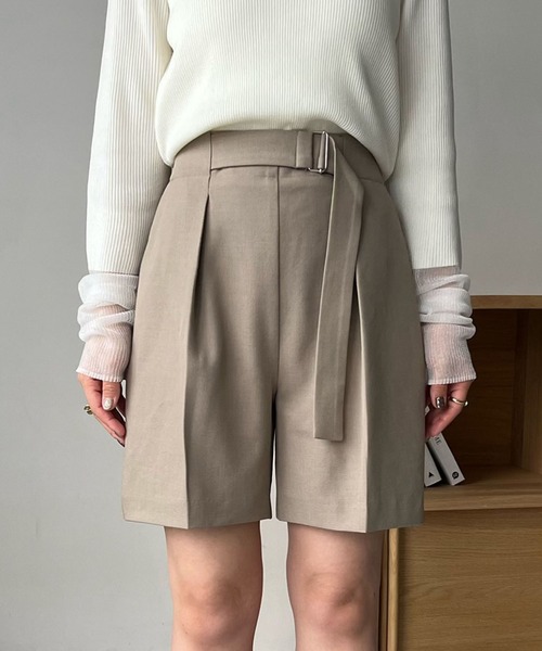 CAPRICIEUX LE'MAGE（カプリシューレマージュ）の「タックベルテッドショートパンツ（その他パンツ・レディース・チャコールグレー/グレイッシュベージュ・38/36）」の19枚目の写真