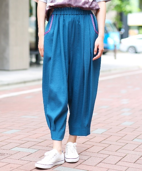 チチカカ（チチカカ）の「エッグタックパンツ（その他パンツ・レディース・ベージュ/ブラック/カーキ/ターコイズブルー/マスタード・LARGE/MEDIUM）」の4枚目の写真