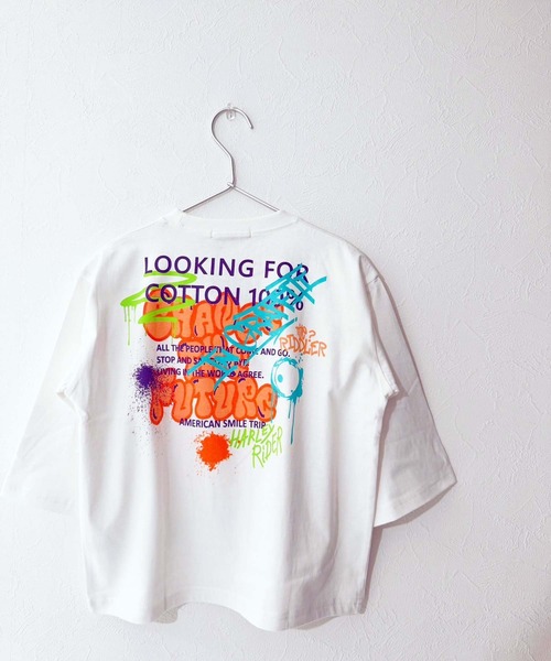ZI-ON（ジーオン）の「オーバーサイズ グラフィティープリントロンT（Tシャツ/カットソー・キッズ・ブラック系その他/ベージュ系その他/ホワイト系その他3/グレー系その他/カーキ/ブラック/ブラック系その他2/杢グレー/ダークグリーン/オフホワイト/ブラック系その他3/ホワイト系その他2/ホワイト系その他/ネイビー/パープル/ベージュ・140cm/160cm/120cm/110cm/150cm/130cm）」の5枚目の写真