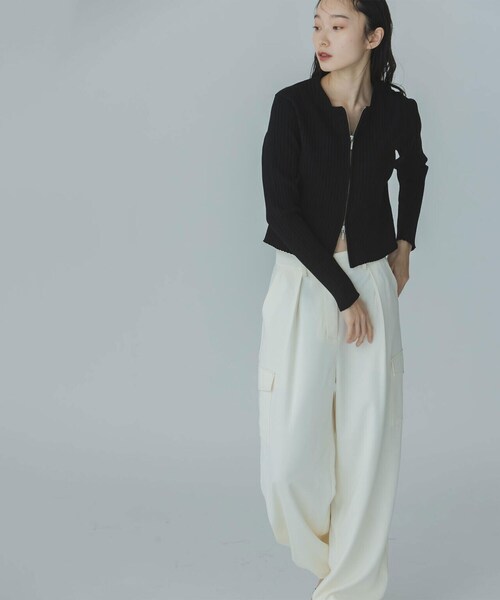 NATURAL BEAUTY BASIC（ナチュラルビューティーベーシック）の「◇２ＷＡＹカーゴパンツ（カーゴパンツ・レディース・オフホワイト/グレー/ブラック・MEDIUM/SMALL）」の4枚目の写真