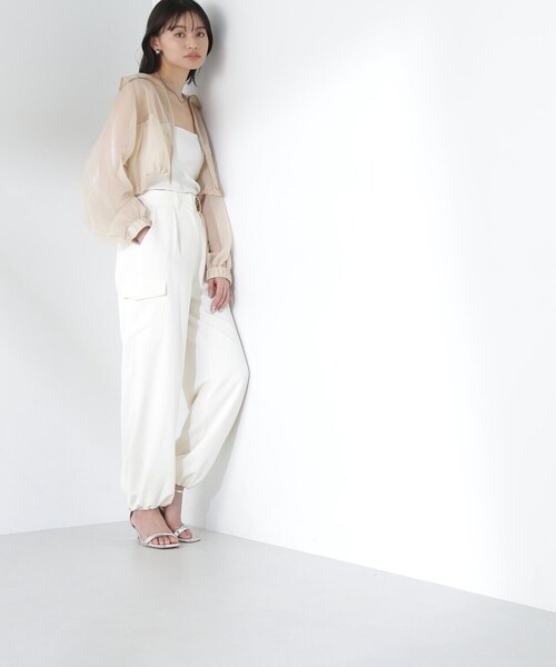 NATURAL BEAUTY BASIC（ナチュラルビューティーベーシック）の「◇２ＷＡＹカーゴパンツ（カーゴパンツ・レディース・オフホワイト/グレー/ブラック・MEDIUM/SMALL）」の7枚目の写真