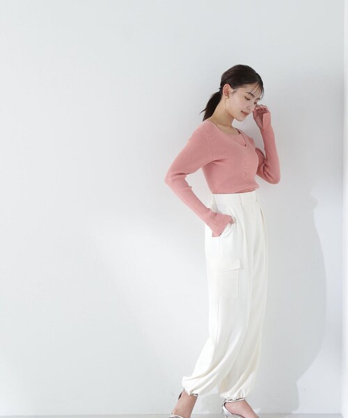 NATURAL BEAUTY BASIC（ナチュラルビューティーベーシック）の「◇２ＷＡＹカーゴパンツ（カーゴパンツ・レディース・オフホワイト/グレー/ブラック・MEDIUM/SMALL）」の12枚目の写真