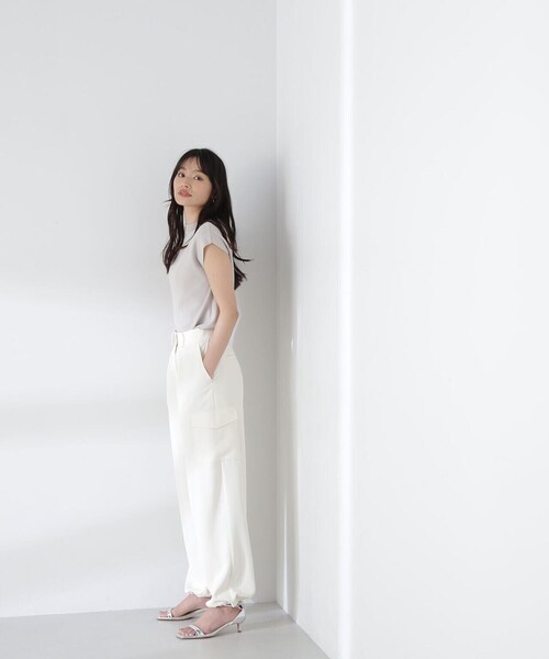 NATURAL BEAUTY BASIC（ナチュラルビューティーベーシック）の「◇２ＷＡＹカーゴパンツ（カーゴパンツ・レディース・オフホワイト/グレー/ブラック・MEDIUM/SMALL）」の13枚目の写真