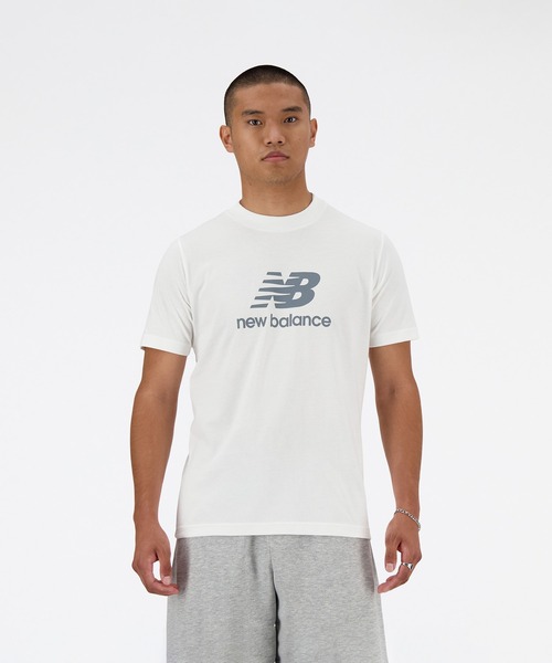 NEW BALANCE(ニューバランス)の「New Balance Stacked Logo ショートスリーブTシャツ(Tシャツ/カットソー・メンズ・ブラック/ネイビー/ホワイト/ライトグレー/レッド・SMALL/MEDIUM/LARGE/X-LARGE/XX-LARGE/XXX-LARGE)」の1枚目の写真