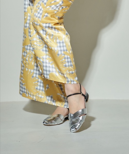 carino(カリーノ)の「メッシュバックストラップパンプス(サンダル・レディース・ブラック/シルバー/グレー・S/M/L/LL)」の3枚目の写真