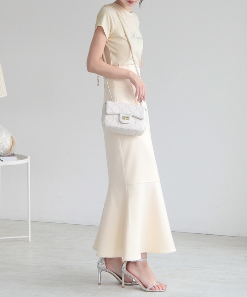 Julia Boutique（ジュリアブティック）の「MignonビジューロゴTシャツ/24010（Tシャツ/カットソー・レディース・イエロー/ホワイト/ピンク/ブラック・ONE）」の5枚目の写真