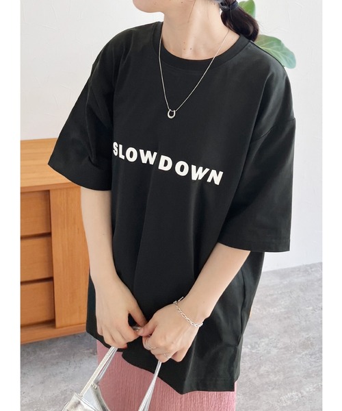 reca(レカ)の「ロゴプリントTシャツ(Tシャツ/カットソー・レディース・オフホワイト/ブラック/グレイッシュベージュ・FREE)」の2枚目の写真