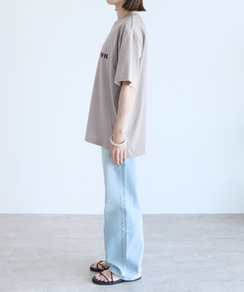 reca(レカ)の「ロゴプリントTシャツ(Tシャツ/カットソー・レディース・オフホワイト/ブラック/グレイッシュベージュ・FREE)」の5枚目の写真