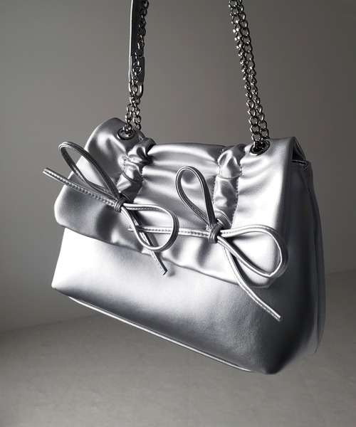 me+em select（ミームセレクト）の「【 ３color 】ダブルリボンフェイクレザーチェーンショルダーバッグ ／ double ribbon fake leather chain shoulder bag（ショルダーバッグ・レディース・シルバー/アイボリー/ブラック・FREE）」の22枚目の写真