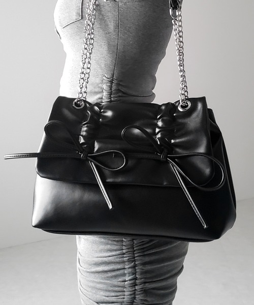 me+em select（ミームセレクト）の「【 ３color 】ダブルリボンフェイクレザーチェーンショルダーバッグ ／ double ribbon fake leather chain shoulder bag（ショルダーバッグ・レディース・シルバー/アイボリー/ブラック・FREE）」の10枚目の写真