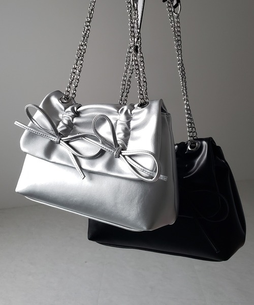 me+em select（ミームセレクト）の「【 ３color 】ダブルリボンフェイクレザーチェーンショルダーバッグ ／ double ribbon fake leather chain shoulder bag（ショルダーバッグ・レディース・シルバー/アイボリー/ブラック・FREE）」の4枚目の写真