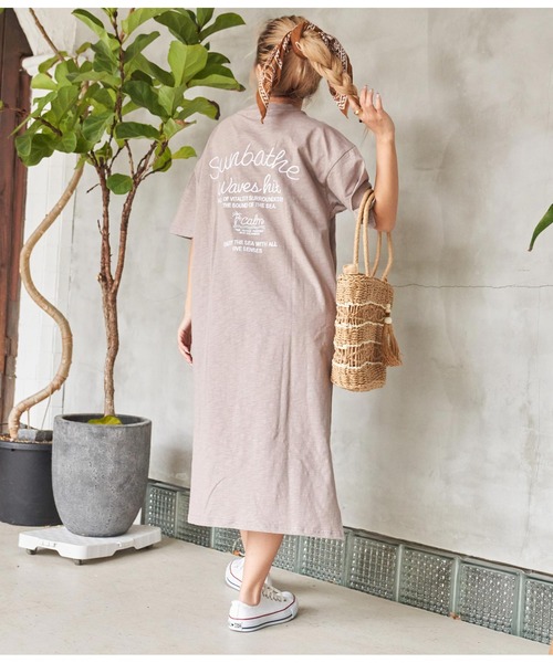 anap mimpi（アナップミンピ）の「刺繍 メッセージ ユッタリ スラブ 半袖 Tシャツ ワンピース（ワンピース・レディース・ダークグレー/ベージュ・FREE）」の2枚目の写真