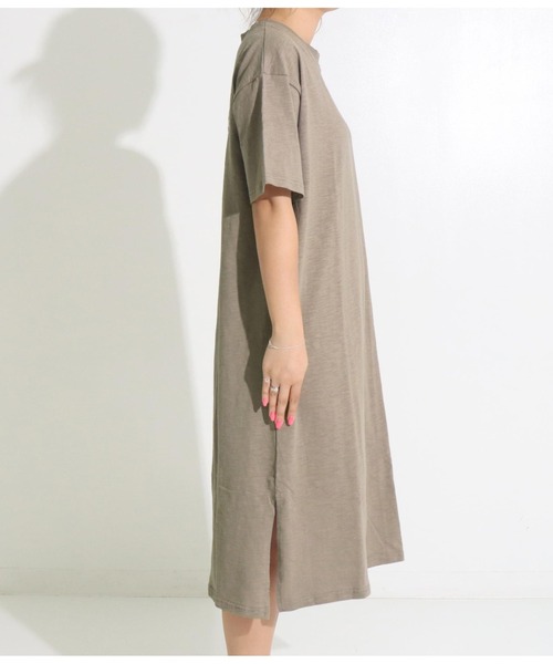 anap mimpi（アナップミンピ）の「刺繍 メッセージ ユッタリ スラブ 半袖 Tシャツ ワンピース（ワンピース・レディース・ダークグレー/ベージュ・FREE）」の11枚目の写真