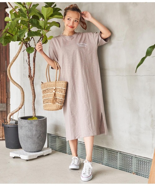 anap mimpi（アナップミンピ）の「刺繍 メッセージ ユッタリ スラブ 半袖 Tシャツ ワンピース（ワンピース・レディース・ダークグレー/ベージュ・FREE）」の7枚目の写真