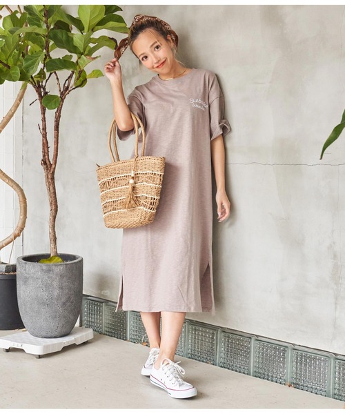 anap mimpi（アナップミンピ）の「刺繍 メッセージ ユッタリ スラブ 半袖 Tシャツ ワンピース（ワンピース・レディース・ダークグレー/ベージュ・FREE）」の8枚目の写真