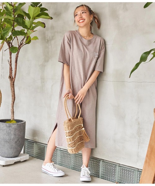 anap mimpi（アナップミンピ）の「刺繍 メッセージ ユッタリ スラブ 半袖 Tシャツ ワンピース（ワンピース・レディース・ダークグレー/ベージュ・FREE）」の9枚目の写真