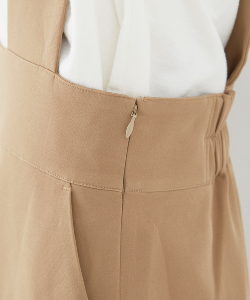 Rouge vif（ルージュヴィフ）の「【一部店舗限定】ストレッチサスペンダージャンパースカート（スカート・レディース・キャメル/ブラック・38/36）」の3枚目の写真
