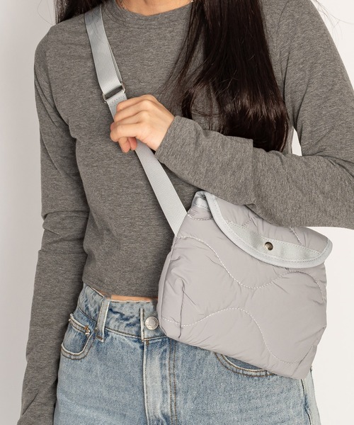 SVEC(シュベック)の「キルティング 中綿 ショルダーバッグ(ショルダーバッグ・レディース・ホワイト/ブラック/カーキ/グレー・FREE)」の1枚目の写真