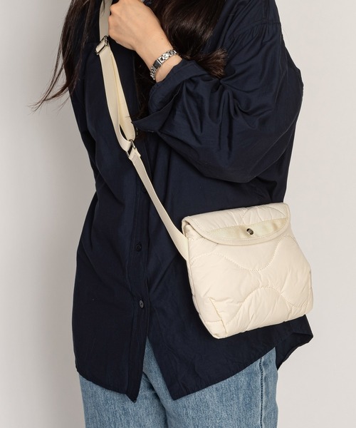 SVEC(シュベック)の「キルティング 中綿 ショルダーバッグ(ショルダーバッグ・レディース・ホワイト/ブラック/カーキ/グレー・FREE)」の2枚目の写真