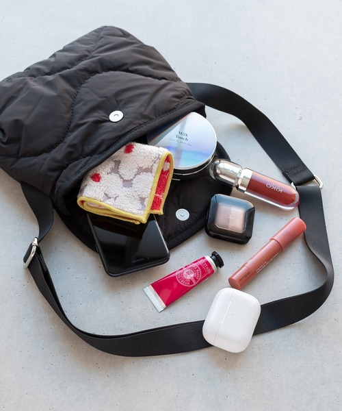 SVEC(シュベック)の「キルティング 中綿 ショルダーバッグ(ショルダーバッグ・レディース・ホワイト/ブラック/カーキ/グレー・FREE)」の12枚目の写真