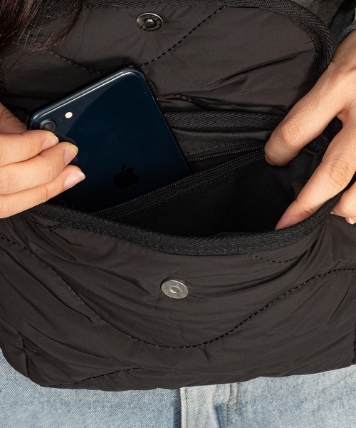 SVEC(シュベック)の「キルティング 中綿 ショルダーバッグ(ショルダーバッグ・レディース・ホワイト/ブラック/カーキ/グレー・FREE)」の10枚目の写真