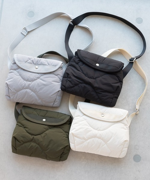 SVEC(シュベック)の「キルティング 中綿 ショルダーバッグ(ショルダーバッグ・レディース・ホワイト/ブラック/カーキ/グレー・FREE)」の5枚目の写真
