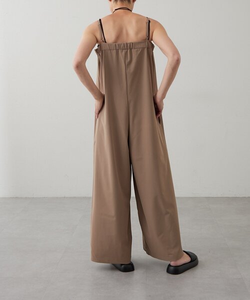 earthy（アーシー）の「【UVカット・吸水速乾】キャミサロペット（サロペット/オーバーオール・レディース・ブラック/モカ・SMALL/MEDIUM）」の4枚目の写真