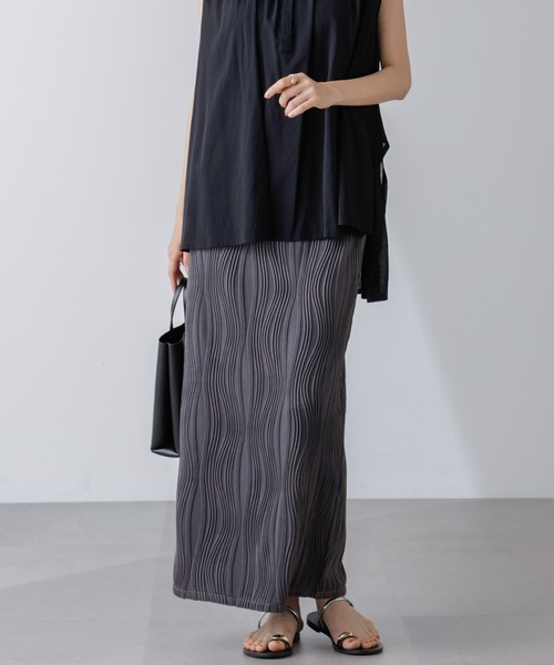 NANO universe(ナノユニバース)の「ウェーブリップルナロースカート(セットアップ可)(スカート・レディース・ライム/チャコール/ベージュ・FREE)」の4枚目の写真