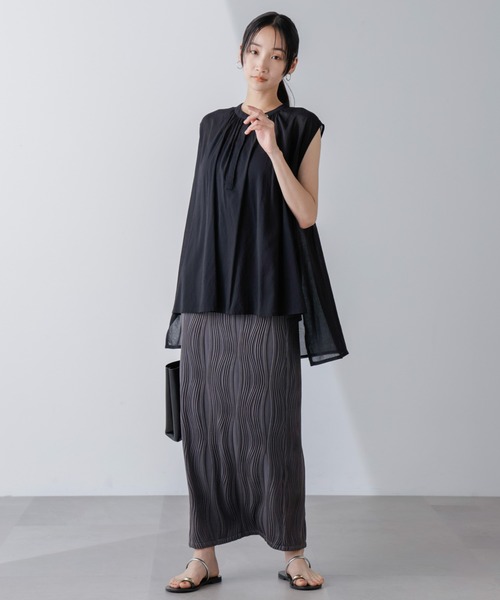 NANO universe(ナノユニバース)の「ウェーブリップルナロースカート(セットアップ可)(スカート・レディース・ライム/チャコール/ベージュ・FREE)」の5枚目の写真