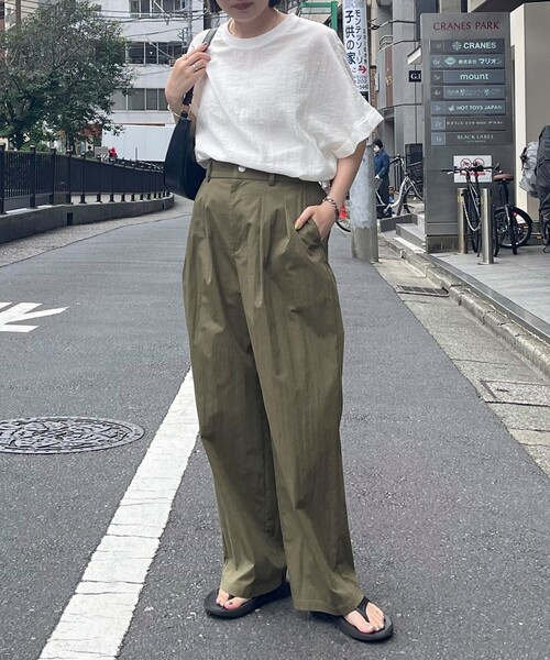 fredy emue（フレディエミュ）の「コットンナイロンタックパンツ（その他パンツ・レディース・ベージュ/ブラック/カーキ・36/38）」の3枚目の写真