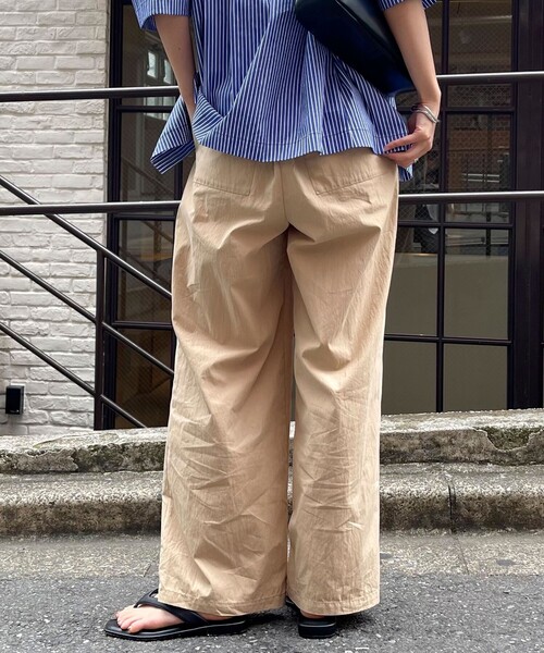 fredy emue（フレディエミュ）の「コットンナイロンタックパンツ（その他パンツ・レディース・ベージュ/ブラック/カーキ・36/38）」の10枚目の写真