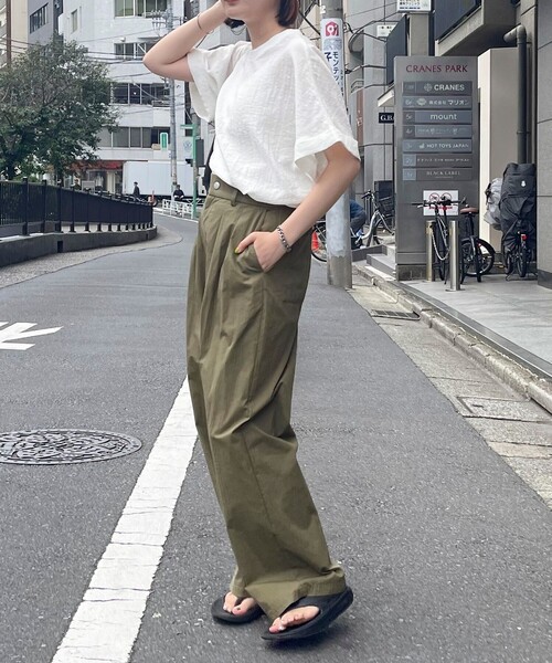 fredy emue（フレディエミュ）の「コットンナイロンタックパンツ（その他パンツ・レディース・ベージュ/ブラック/カーキ・36/38）」の17枚目の写真