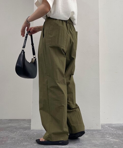 fredy emue（フレディエミュ）の「コットンナイロンタックパンツ（その他パンツ・レディース・ベージュ/ブラック/カーキ・36/38）」の21枚目の写真