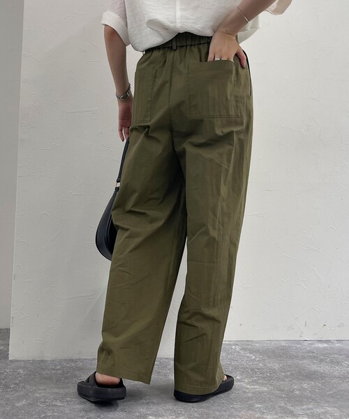 fredy emue（フレディエミュ）の「コットンナイロンタックパンツ（その他パンツ・レディース・ベージュ/ブラック/カーキ・36/38）」の22枚目の写真